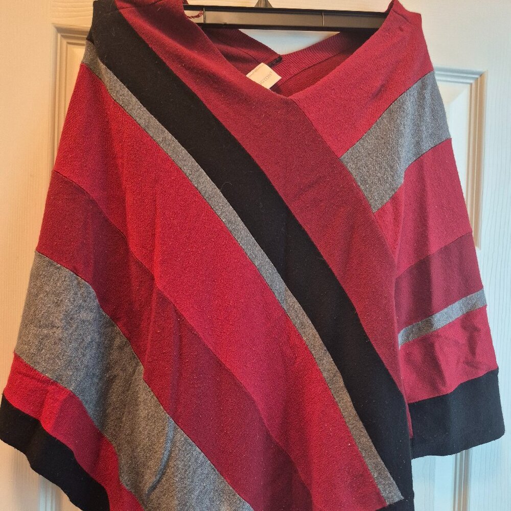 Red/Black/Gray Poncho Top - Size 3XL